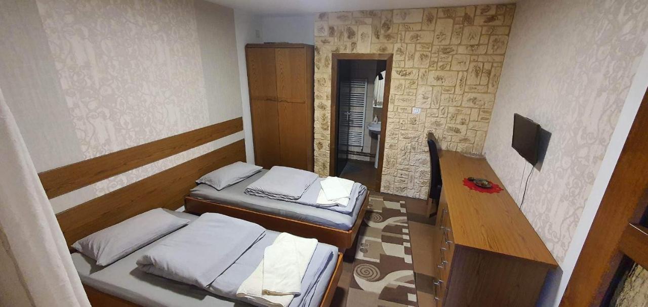 Pensiunea Raiul Muntilor Sebiş Exterior foto