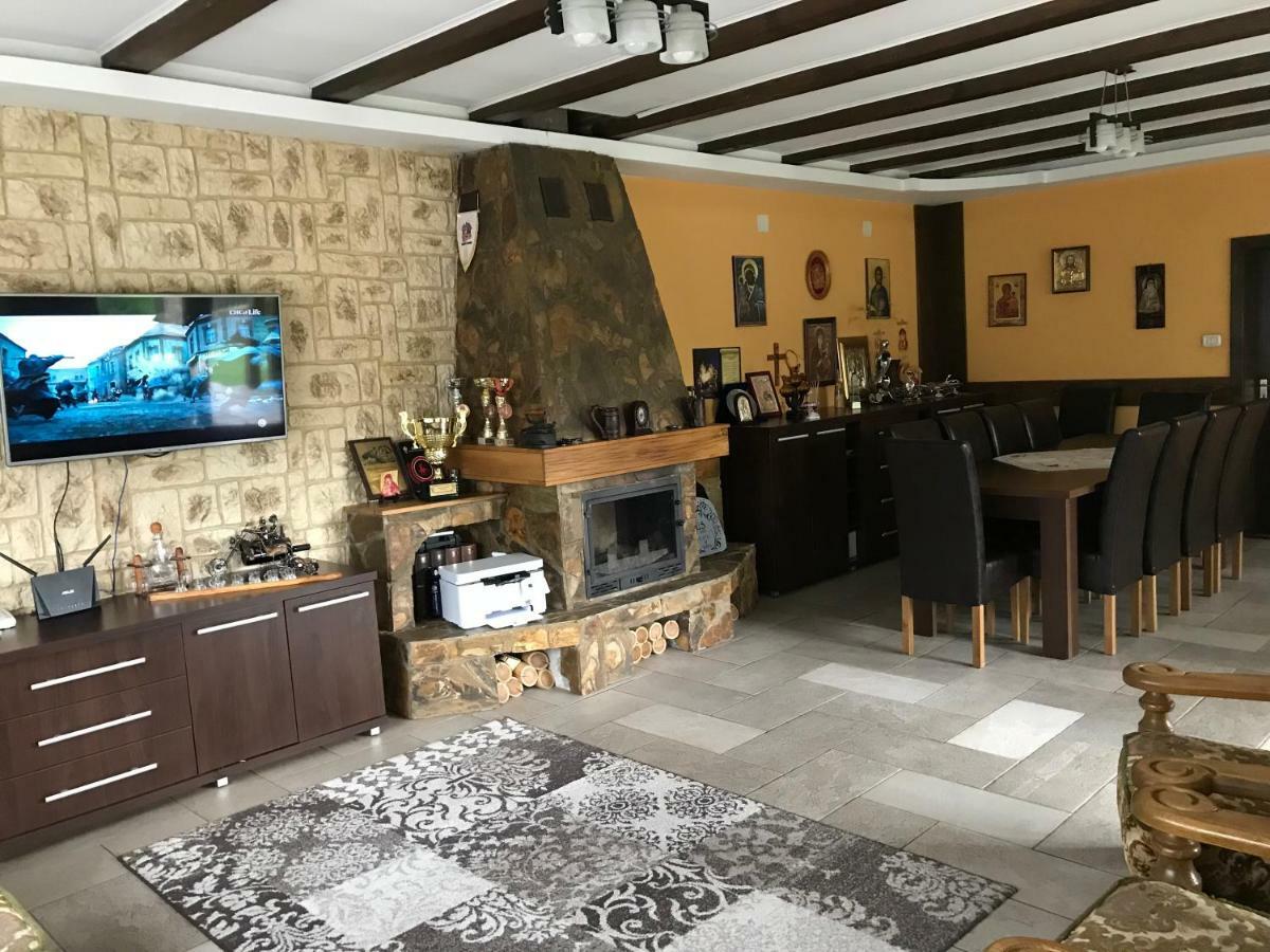 Pensiunea Raiul Muntilor Sebiş Exterior foto